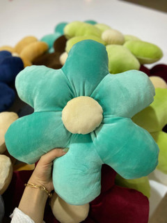 کوسن طرح گل مخمل وارداتی فیروزه ای